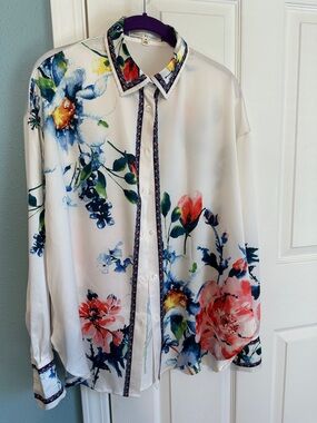 Her..Bottari White with Floral Watercolor Button-Up Blouse size M